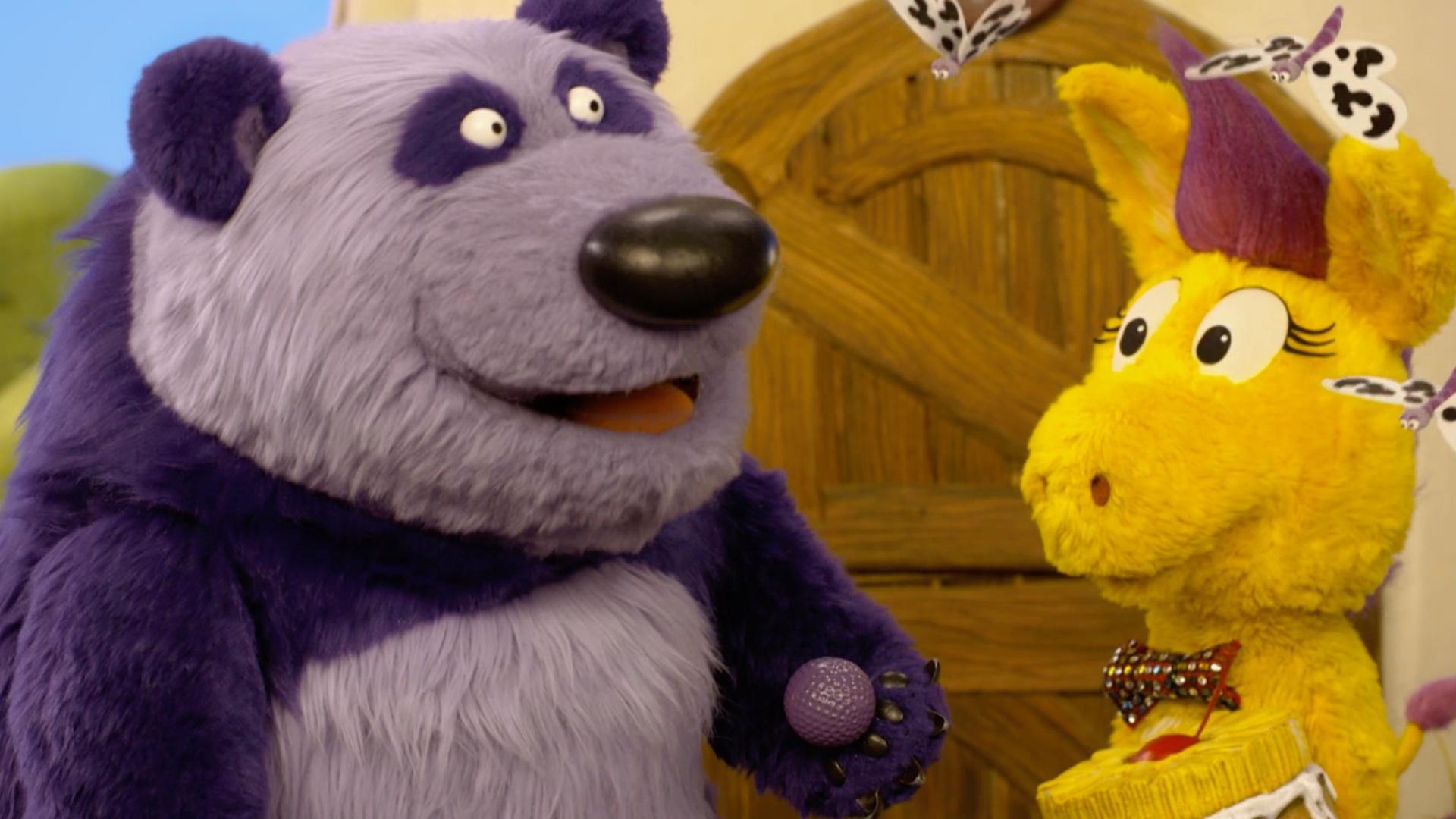 Donkey and Panda search for Moon Moths that flew away./Bob Dog looks for his lost bone.