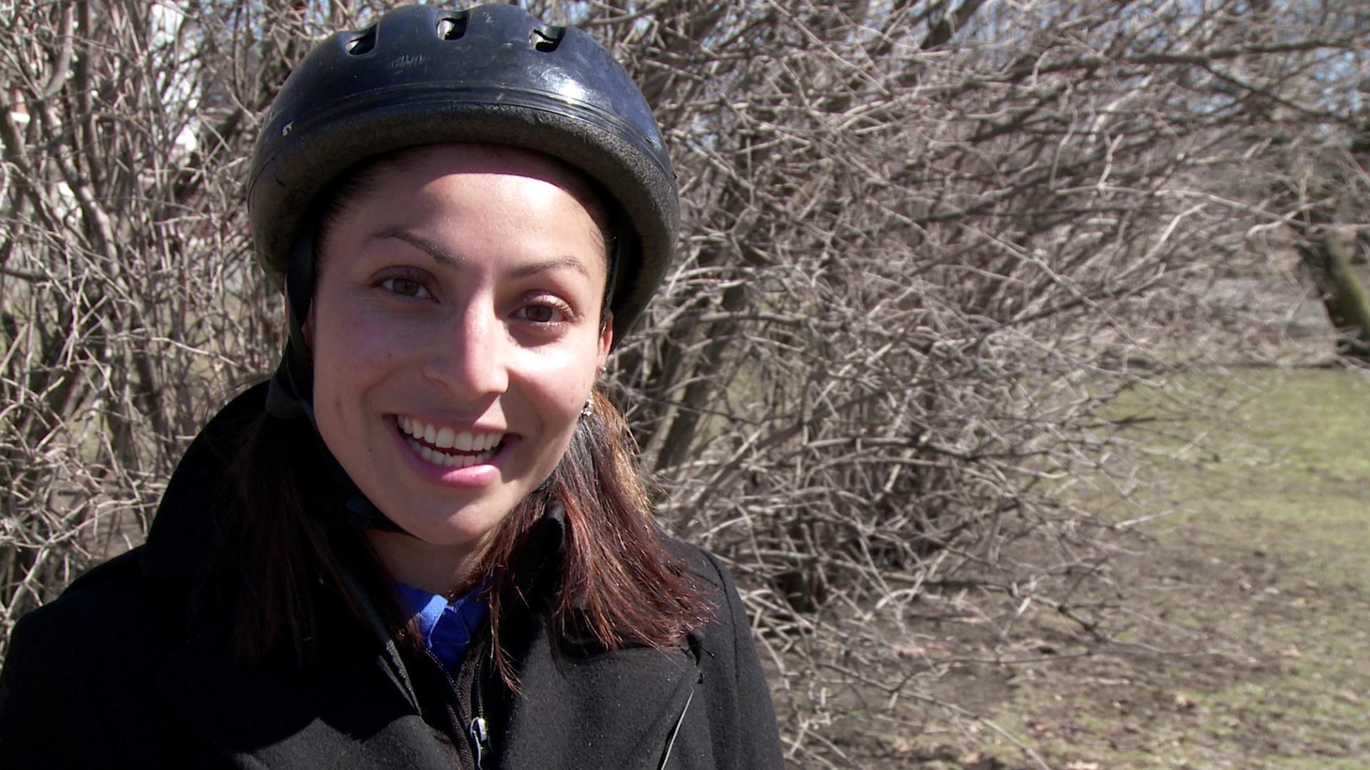 What is green alternative energy? Deysi goes on a scavenger hunt to find examples.