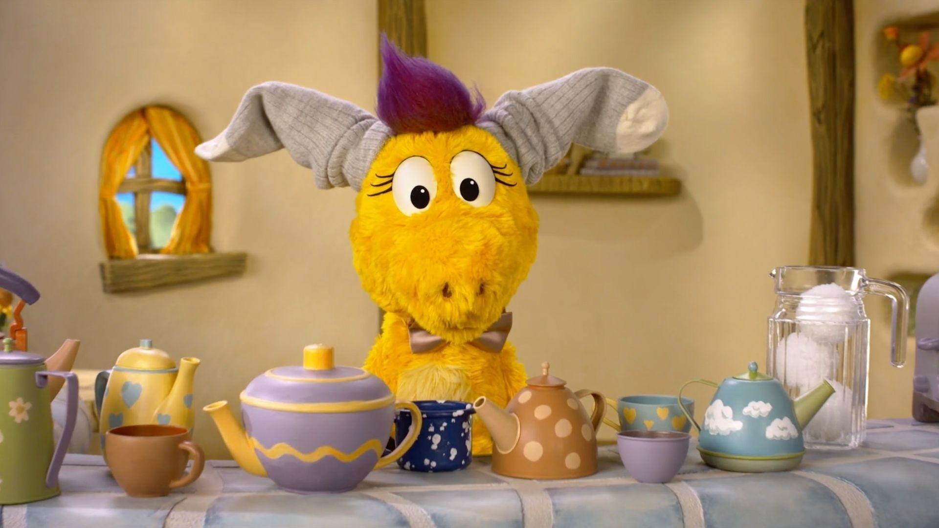 Cousin Hodie’s pet rock Dotto goes missing./Donkey hosts a special tea party for her pals.
