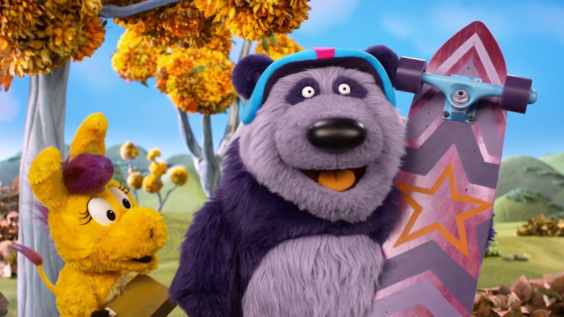 Donkey makes Grampy a special card./The pals help Harriett with an invention for penguins.